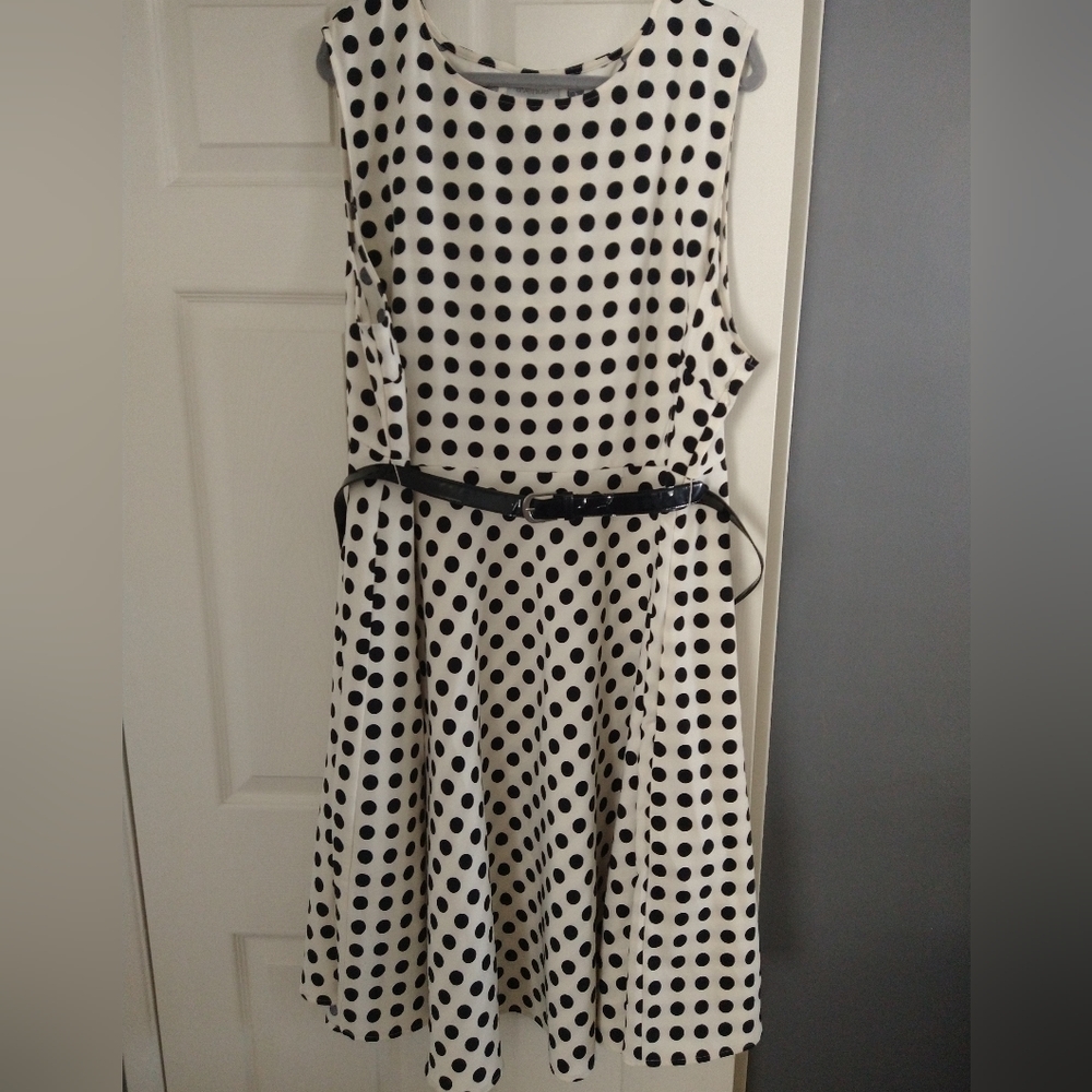 Avenue sz 26 white black Polkadot tank dress
